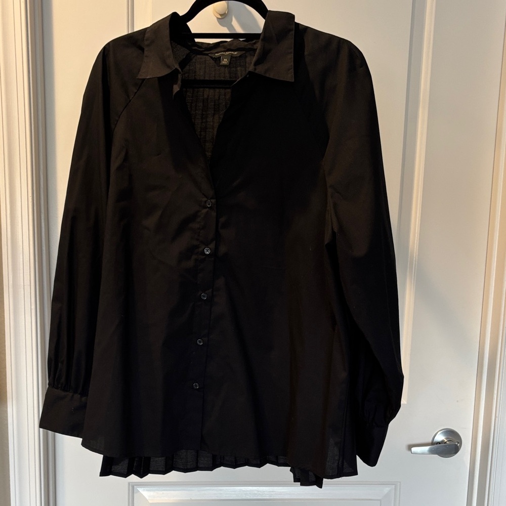 Banana Republic Black Women's Button-Down Shirt